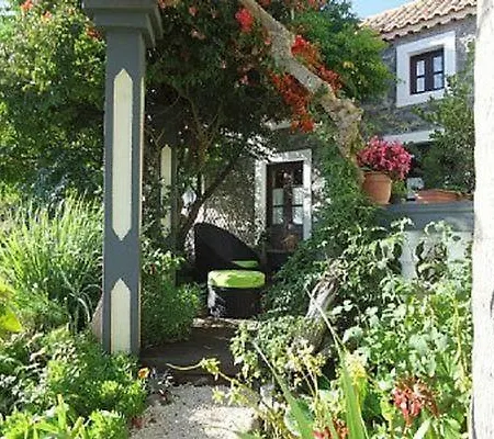 Holiday home Nettes Ferienhaus In Prazeres Mit Terrasse *